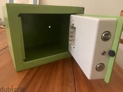 Small and discret safe for home