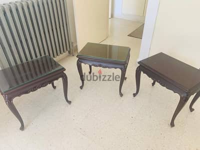 3 small tables ٣ طاولات صغار