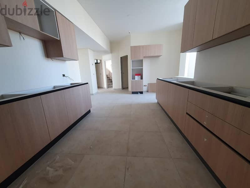 Apartment for sale in Sanayehشقة للبيع في الصنايع 3