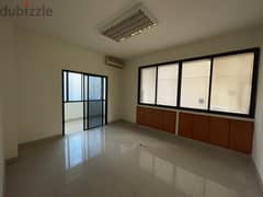 موقع مميز Office for rent in Sin El Fil