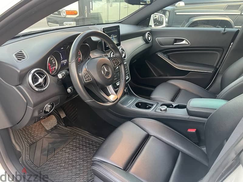 Mercedes-Benz CLA 250  2018 4Matic look AMG 6