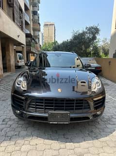 Porsche Macan 2018 black on black (clean carfax)