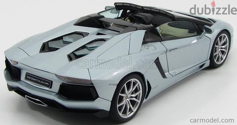 1/18 diecast Autoart FACTORY SEALED Lambo Avent LP700-4 Roadster 4