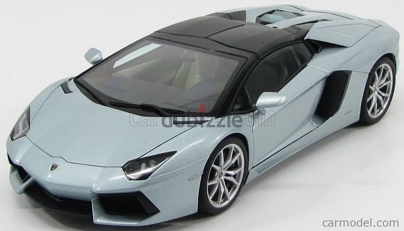 1/18 diecast Autoart FACTORY SEALED Lambo Avent LP700-4 Roadster 5