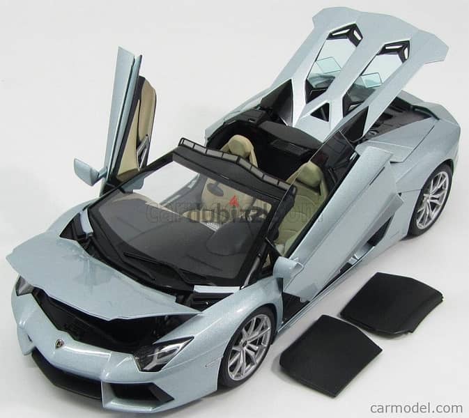 1/18 diecast Autoart FACTORY SEALED Lambo Avent LP700-4 Roadster 8