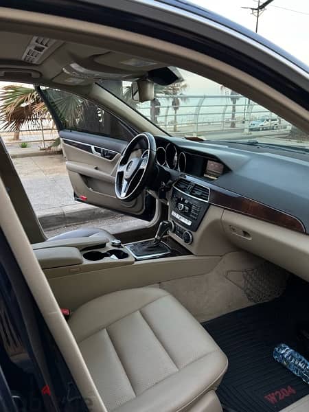 Mercedes-Benz C300 IMMACULATE CAR 15