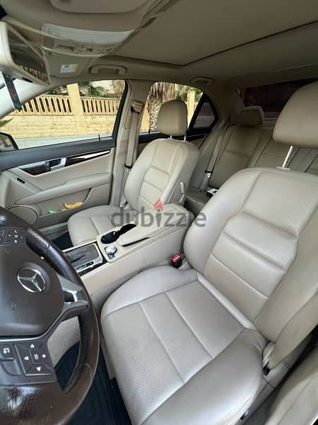 Mercedes-Benz C300 IMMACULATE CAR 13