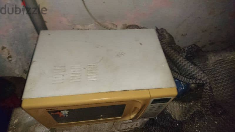 microwave haier very good condition 3