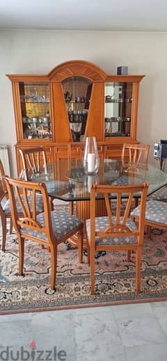 Dining Room in good condition