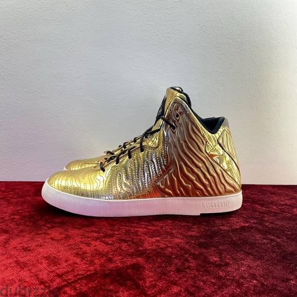 NIKE Lebron XI NSW Lifestyle BHM Sneakers. 0