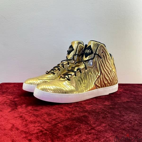 NIKE Lebron XI NSW Lifestyle BHM Sneakers. 1