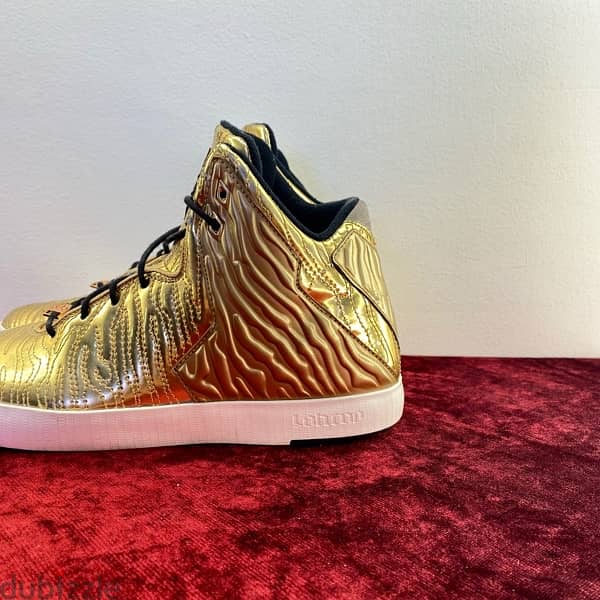 NIKE Lebron XI NSW Lifestyle BHM Sneakers. 3