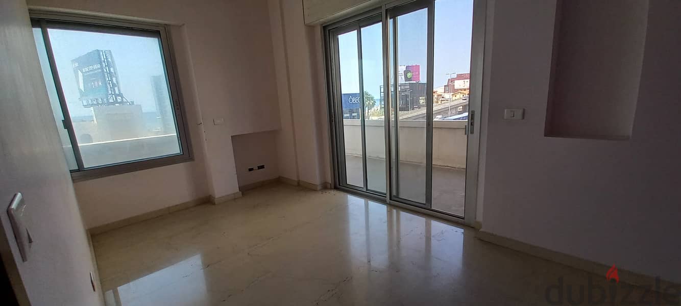 Sea view office newly renovated for rent in Jal el Dibمكتب مطل 4