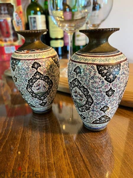 Victorian era vase set of 2 0