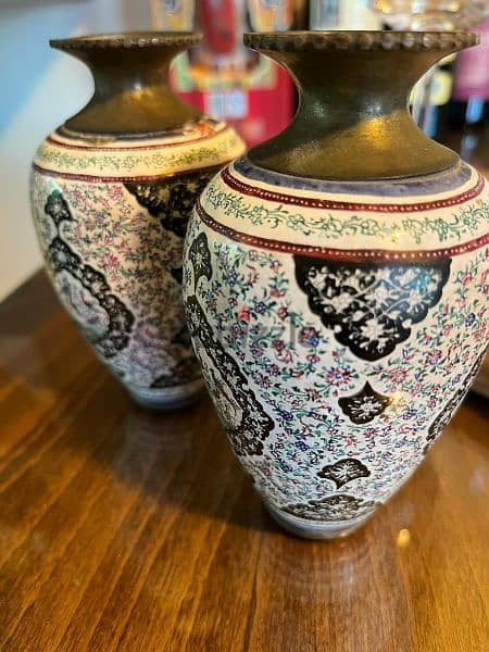 Victorian era vase set of 2 1