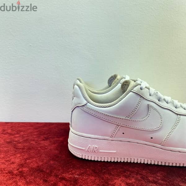 NIKE White Air Force 1. 2