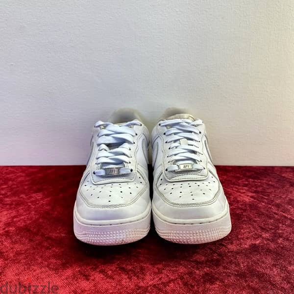 NIKE White Air Force 1. 4