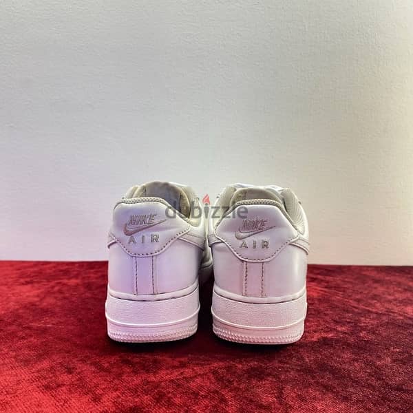 NIKE White Air Force 1. 5