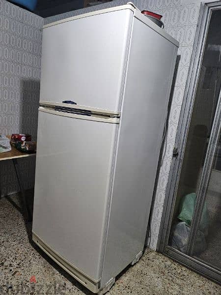 Concord Refrigerator very good condition big size. 1