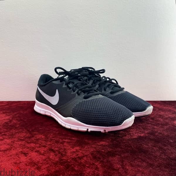 NIKE Flex Essential Black Running Shoes. 2