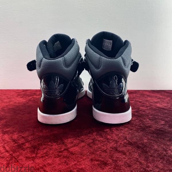 ADIDAS AR 2.0 All Black Sneakers. 7