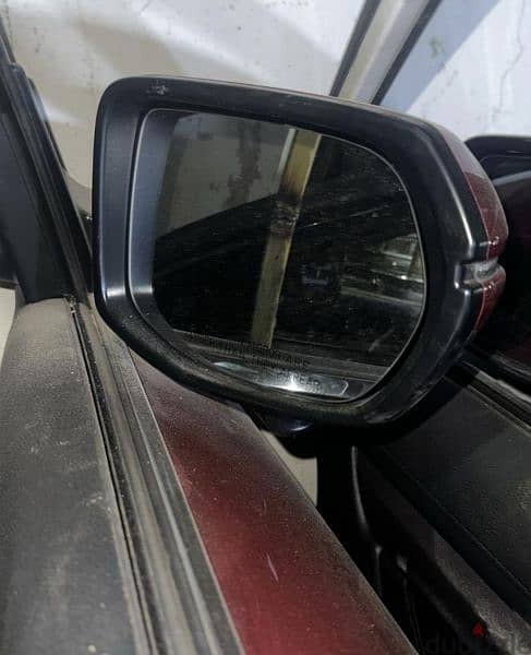 Two Honda Crv touring side mirrors with camera and turn signal 3