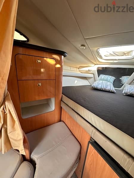 Luxurious Yacht Regal Commodore 2860 4