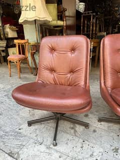 كراسي جلد ايطالي مميز كابيتون عدد ١ vintage leather chair