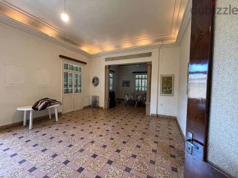 L15460 - 4-Bedroom Vintage Apartment for Rent in Badaro 0