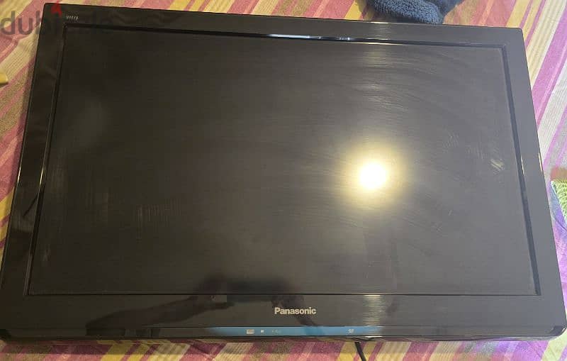 Panasonic tv as good as new 32inch with moving wall bracket 0