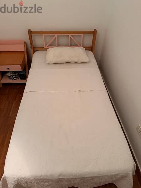 Twin Beds perfect condition for sale! With table 4