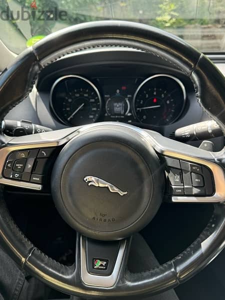 Jaguar XE 2017 11