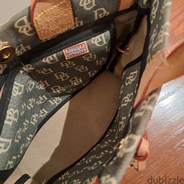 Dooney and Bourke Handbag (preowned) 3