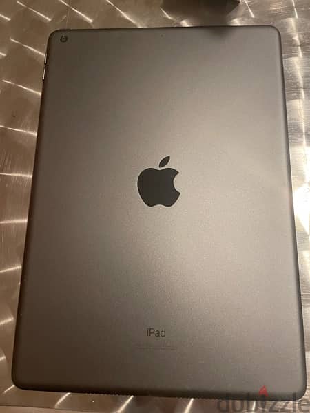 ipad 7 128gb +2cases and charging block 3