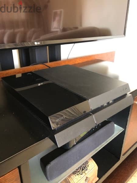 Used PS4 + Accessories 0