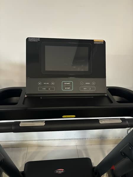 Foldable Motorized Treadmill with TV Andriod Tablet 2.5 HP 120 kg 3