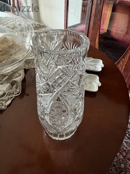 crystal vase and ashtrays 0
