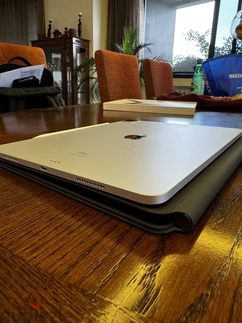iPad Pro 12.9-inch (2022) - Silver - Mint Condition 2
