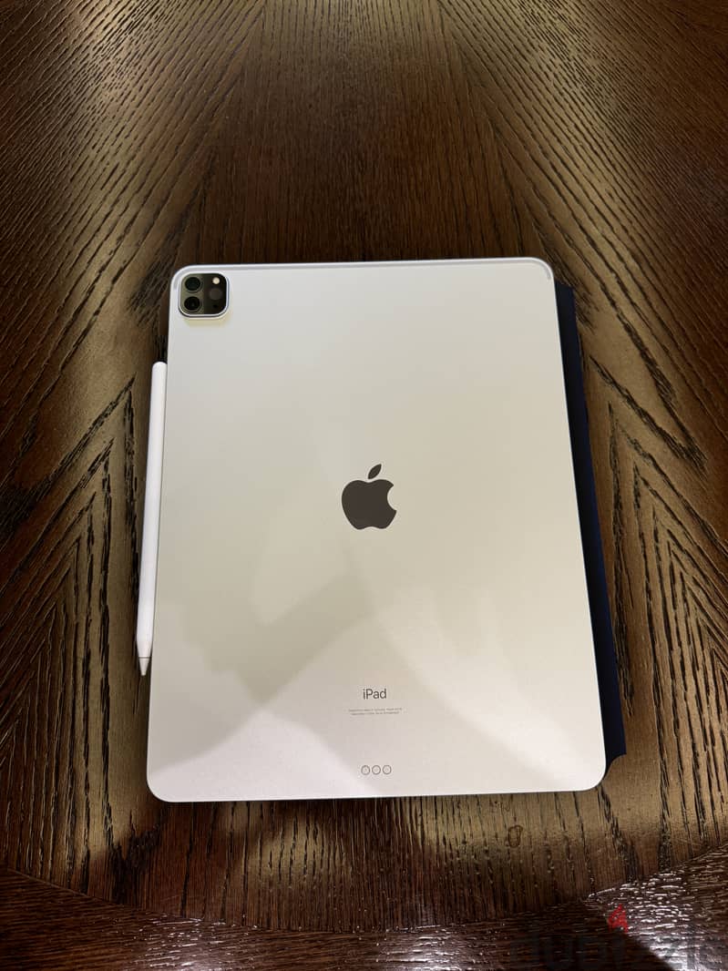 iPad Pro 12.9-inch (2022) - Silver - Mint Condition 4