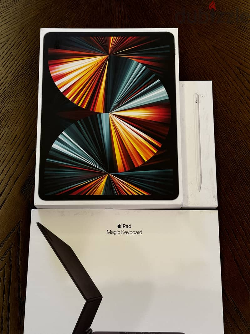 iPad Pro 12.9-inch (2022) - Silver - Mint Condition 7