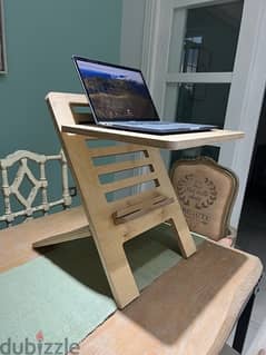 Adjustable mobile standing desk