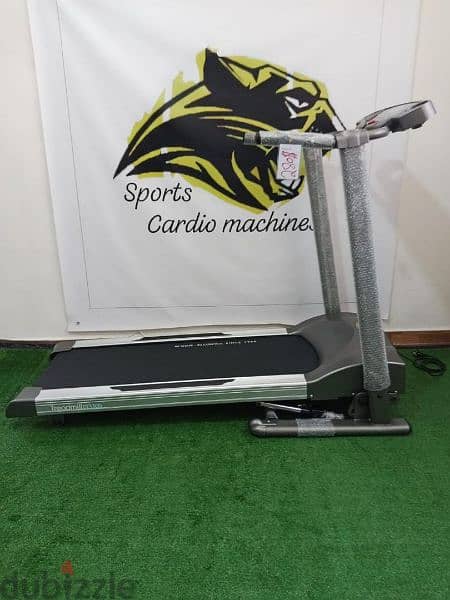 treadmill sports 2hp motor power  , automatic incline , used like new 1