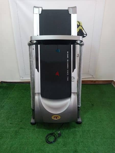 treadmill sports 2hp motor power  , automatic incline , used like new 3