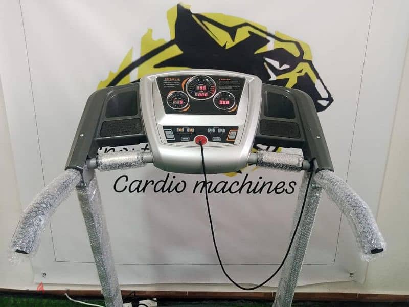2.5hp motor power treadmill sports,  automatic incline, used like new 4