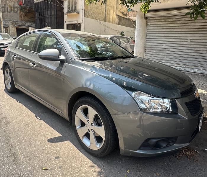 Chevrolet Cruze 2012 hatchback 1