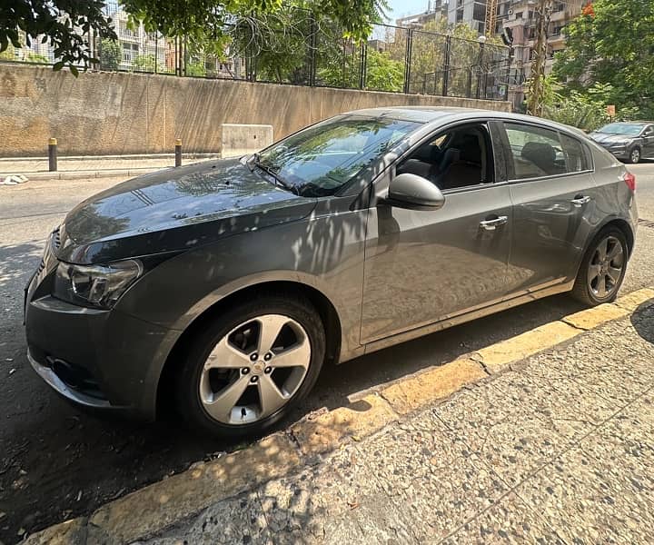 Chevrolet Cruze 2012 hatchback 4