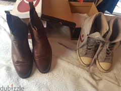 2 Pairs shoes 45, Tommy boots and vintage converse all star. 0