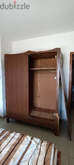 closet خزانة خشب كبيرة 0