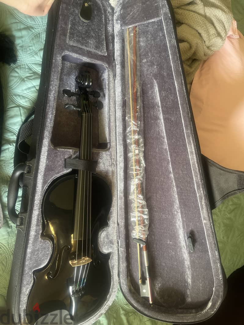 Black 4/4 Stagg violin, brand new 2