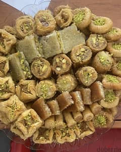 تسليم جميع أصناف الحلويات العربيّة بالجّملة